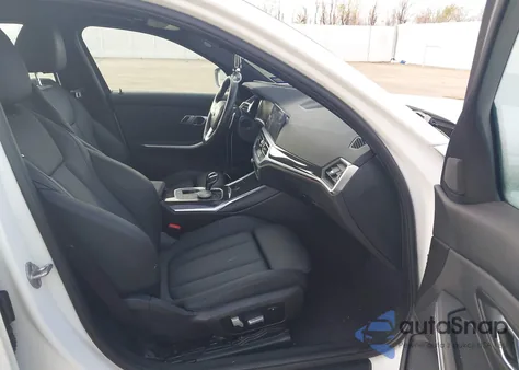 2021 BMW 3 Series 330E z USA, uszkodzony, nr VIN 3MW5P7J03M8B86103